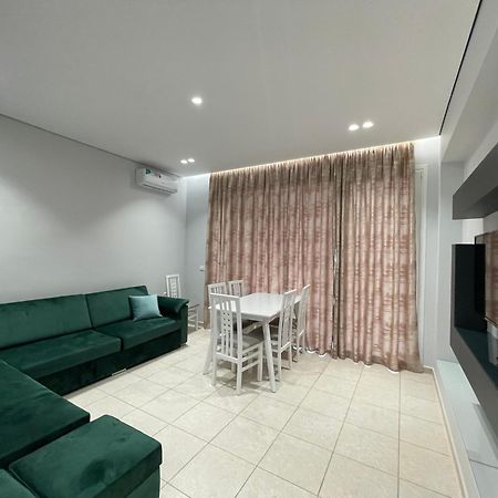 אוריקום Emerald Inn Apartments מראה חיצוני תמונה