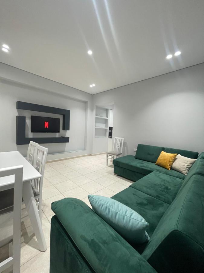 אוריקום Emerald Inn Apartments מראה חיצוני תמונה
