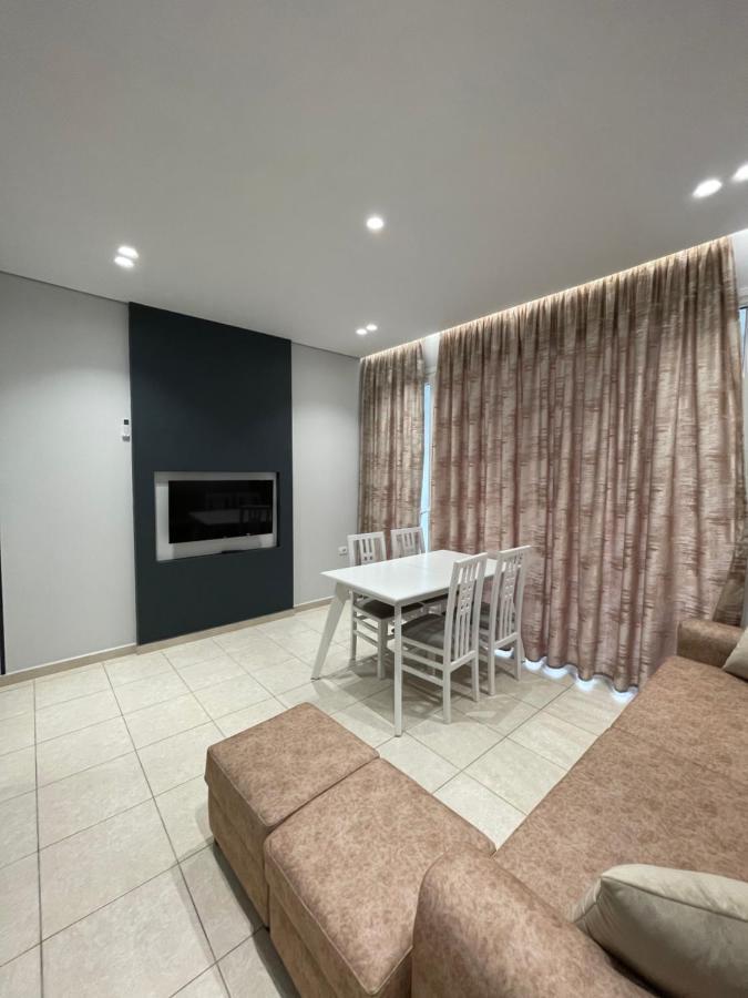 אוריקום Emerald Inn Apartments מראה חיצוני תמונה