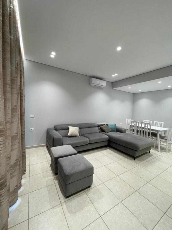אוריקום Emerald Inn Apartments מראה חיצוני תמונה