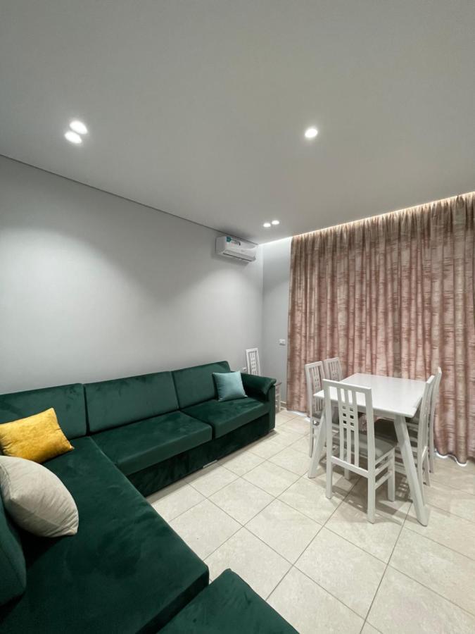 אוריקום Emerald Inn Apartments מראה חיצוני תמונה