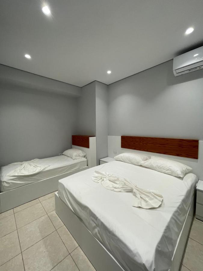 אוריקום Emerald Inn Apartments מראה חיצוני תמונה